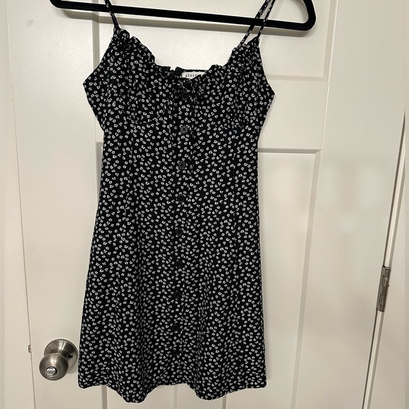 Aeropostale Dresses & Skirts - Black and White 90s-Inspired Floral Dress